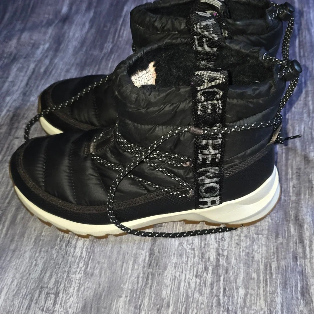The North Face Thermoball Lace Up Black White Winter Boots NF0A4AZG Womens 8